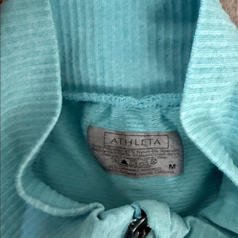 ⭐️Athleta active pullover - Picture 2 of 4